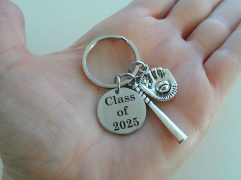 Custom Graduation Class of 2026 Disc Keychain with Baseball Mitt & Bat Charm, Personalized Graduate Keychain Gift