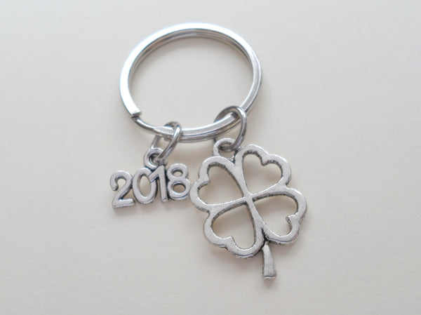 Clover Keychain with "2024" Charm, Graduation Gift Keychain - Good Luck to the New Graduate
