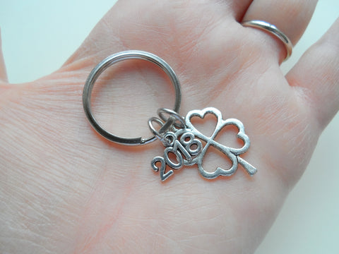 Clover Keychain with "2024" Charm, Graduation Gift Keychain - Good Luck to the New Graduate