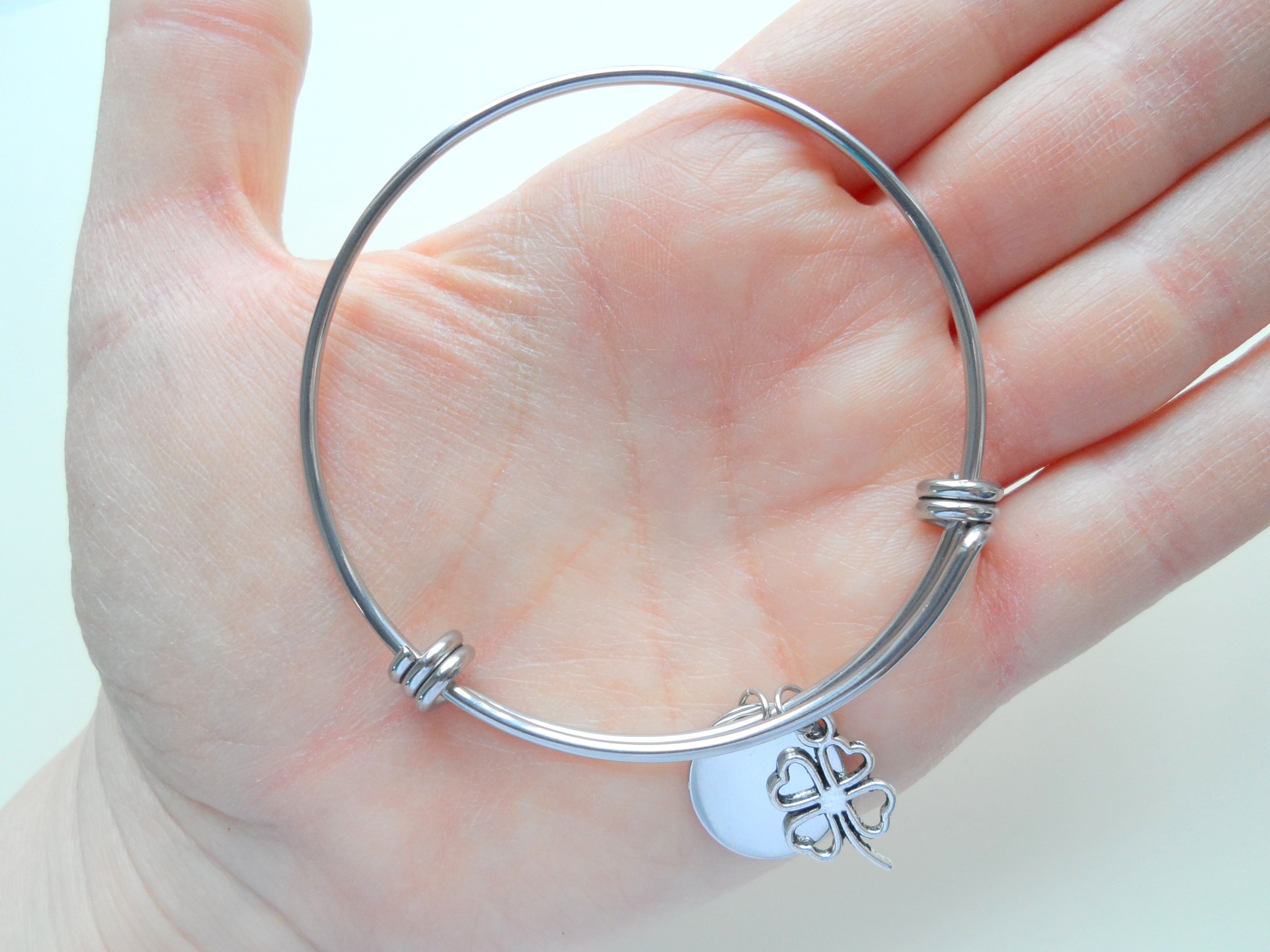 8.5mm | Four Leaf Clover Charm Bangle Bracelet | One Piece